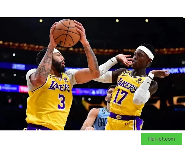 施罗德飞踹克莱尔引发争议 被判一级恶意犯规遭裁判严厉处罚