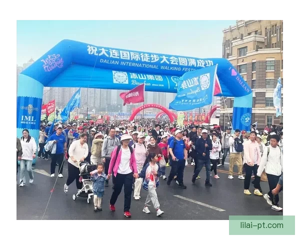 第24届大连国际徒步大会盛大开幕三十万徒步爱好者共赏山海美景